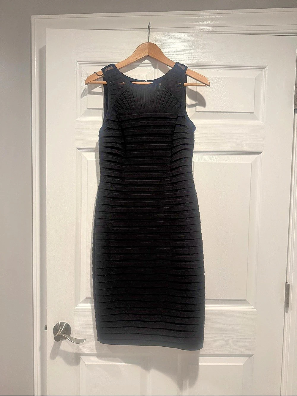 Adrianna Papell Black Sleeveless Midi Dress Like New